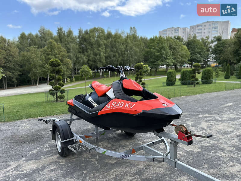 Гідроцикл спортивний BRP Spark 2017 в 