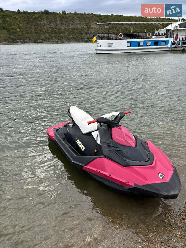 Гідроцикл туристичний BRP Spark 2014 в Кам'янець-Подільському