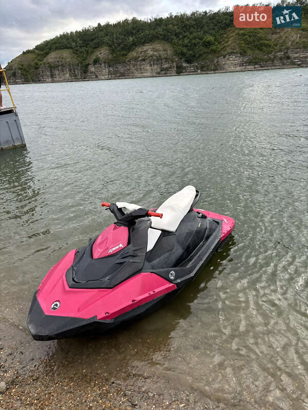 Гідроцикл туристичний BRP Spark 2014 в Кам'янець-Подільському