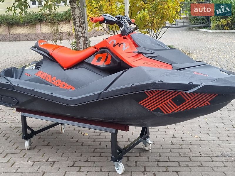 Гидроцикл туристический BRP Spark 2022 в Черновцах