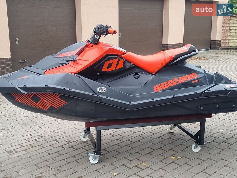 Гидроцикл туристический BRP Spark 2022 в Черновцах