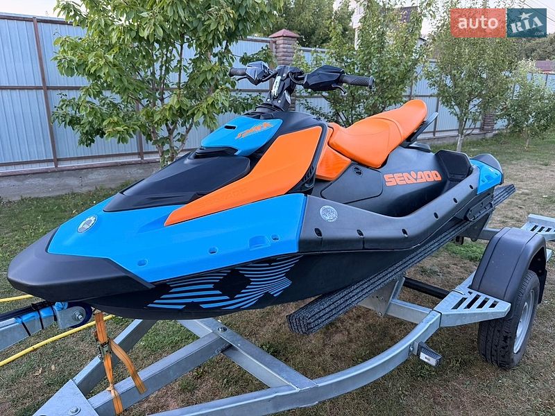 Гидроцикл туристический BRP Spark 2026 в Киеве