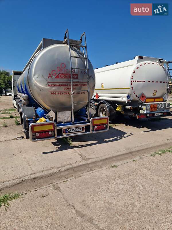 Цистерна полуприцеп BSLT ST-STC1 1994 в Черкассах