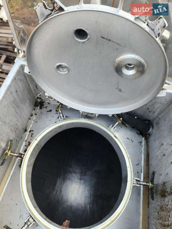 Цистерна полуприцеп BSLT STC 1999 в Ромнах