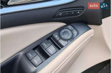 Позашляховик / Кросовер Buick Enclave 2017 в 