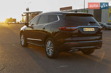 Позашляховик / Кросовер Buick Enclave 2018 в 