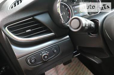 Позашляховик / Кросовер Buick Encore 2017 в 