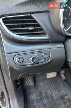 Внедорожник / Кроссовер Buick Encore 2017 в 