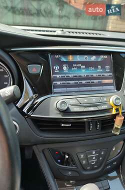 Позашляховик / Кросовер Buick Envision 2018 в 