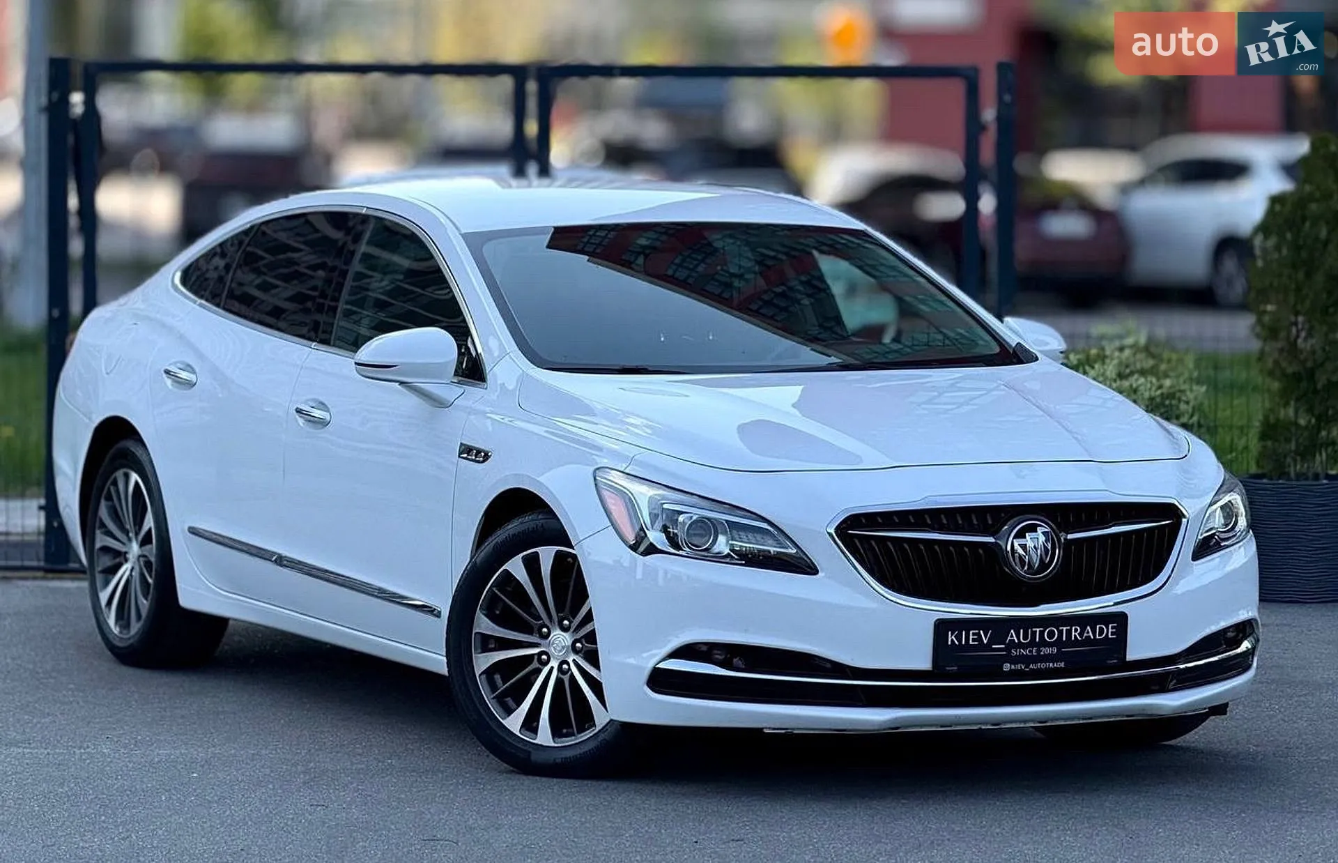 2017 Buick LaCrosse - мініатюра 2