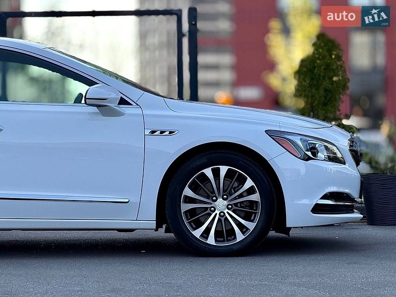 Седан Buick LaCrosse 2017 в Киеве