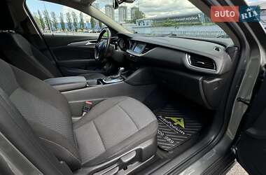 Седан Buick Regal TourX 2018 в 