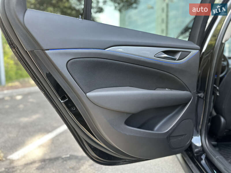 Седан Buick Regal 2018 в Киеве