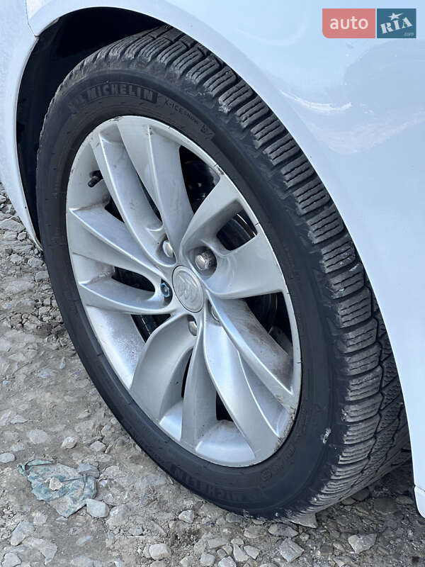 Седан Buick Regal 2013 в Ивано-Франковске