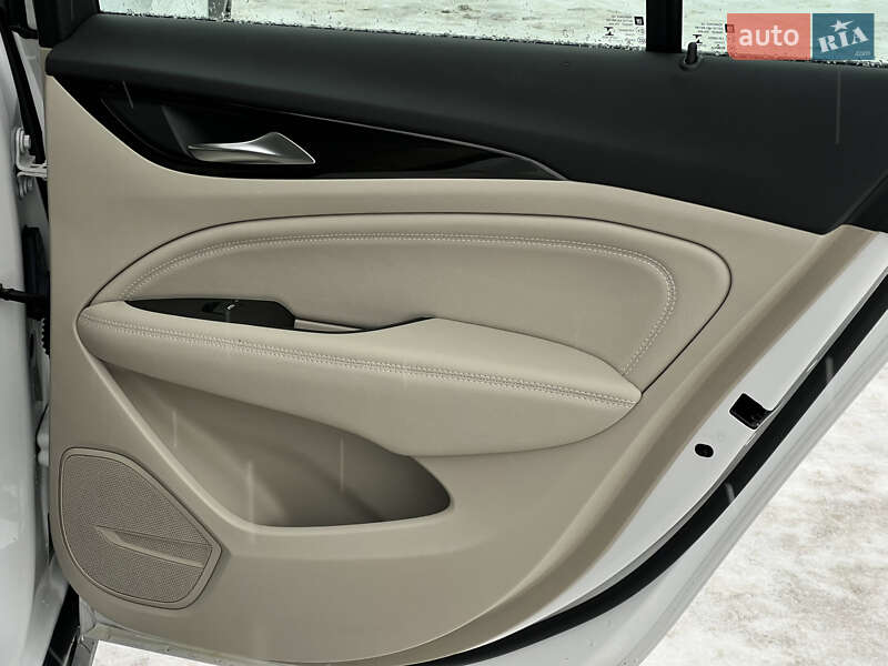 Седан Buick Regal 2018 в Києві