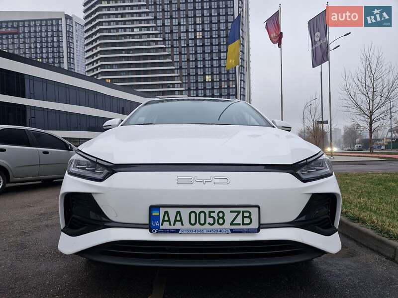 Хэтчбек BYD E2 2023 в Киеве