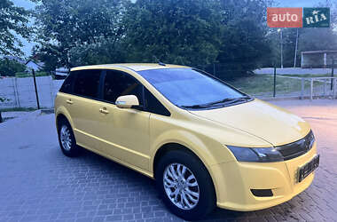 Хэтчбек BYD E6 2014 в 