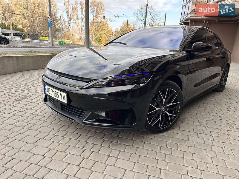 Седан BYD Han 2023 в 