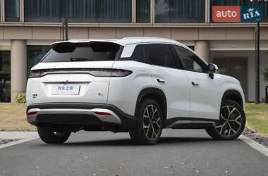 Позашляховик / Кросовер BYD Song L 2024 в 