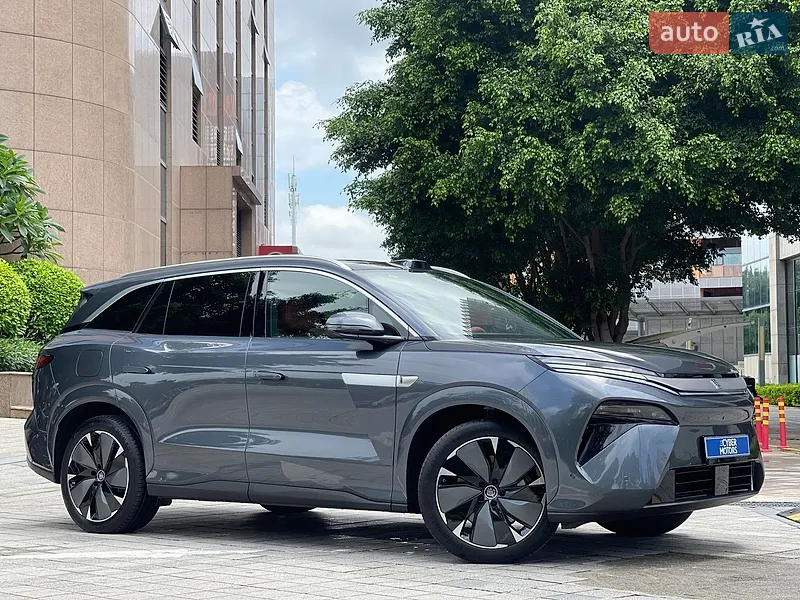 BYD Tang L