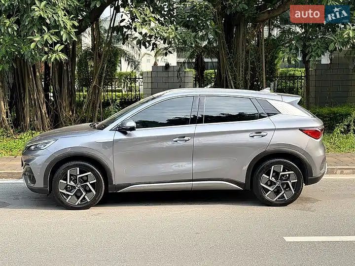 2025 BYD Yuan-Plus, VIN LC0CE4CB2S6952485:plate — photo 1 (autoria)