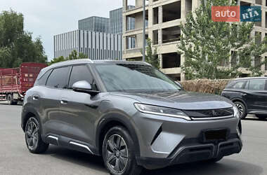 Позашляховик / Кросовер BYD Yuan Up 2024 в 