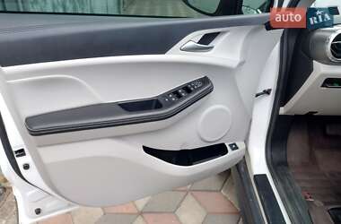 Позашляховик / Кросовер BYD Yuan 2022 в 