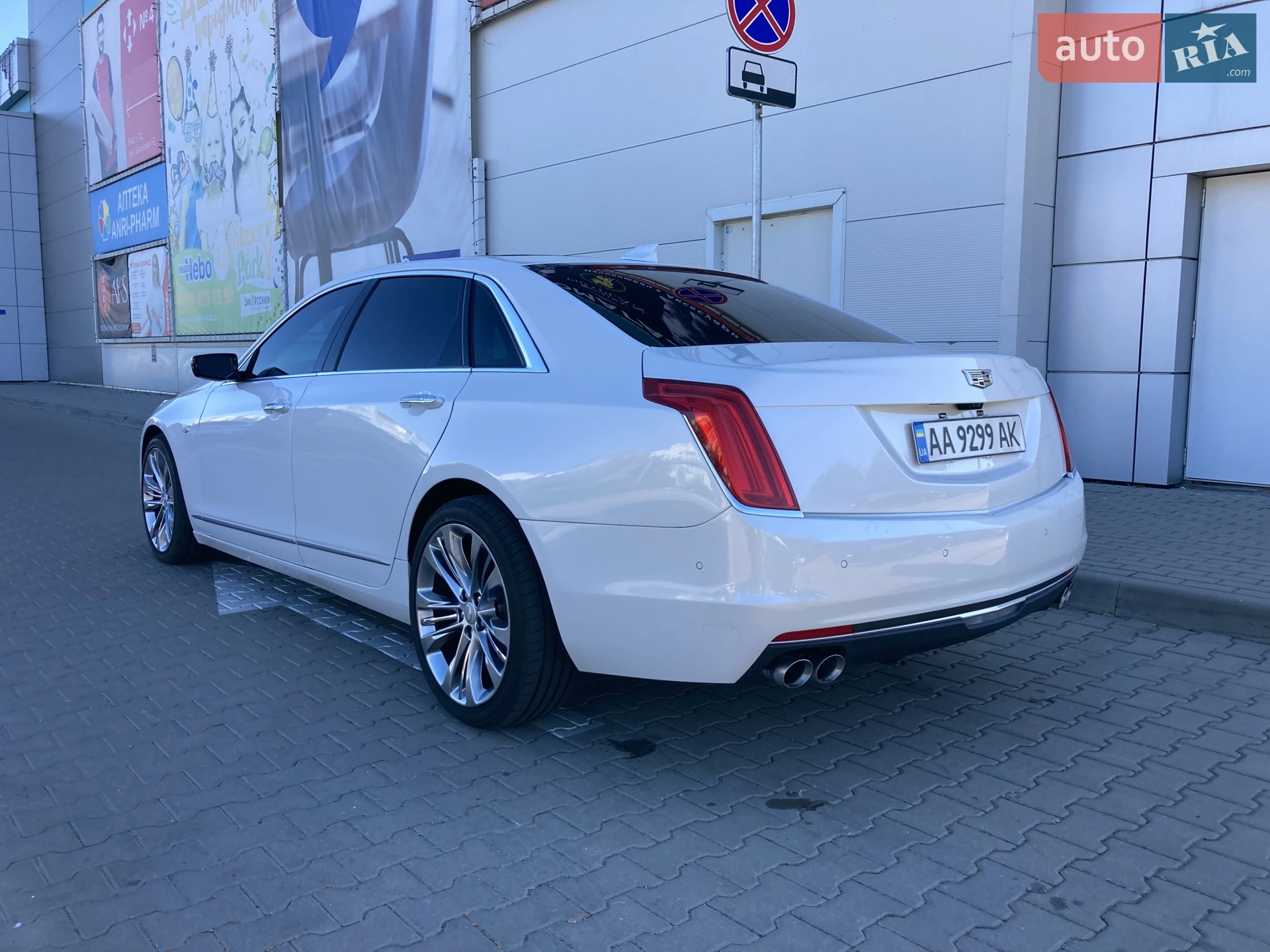 Cadillac CT6 2016 VIN 1G6KG5R64GU126859 фото оголошення 4 з 20
