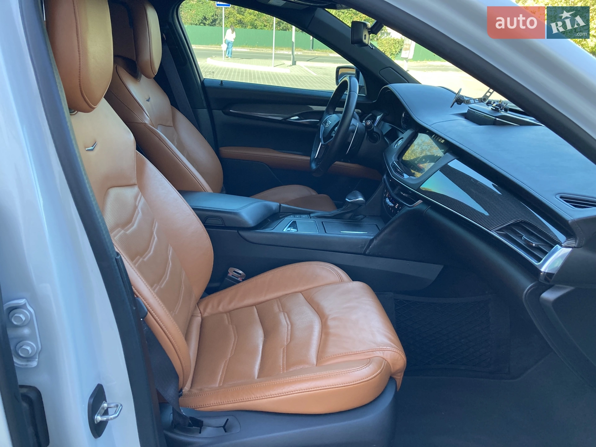 Cadillac CT6 2016 VIN 1G6KG5R64GU126859 фото оголошення 9 з 20