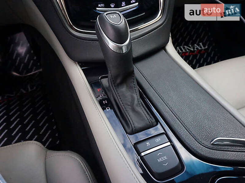 Седан Cadillac CTS 2014 в Чернівцях