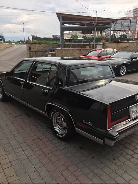 Седан Cadillac DE Ville 1986 в Тернополе