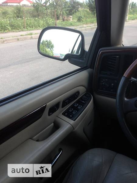 Внедорожник / Кроссовер Cadillac Escalade 2003 в Ровно