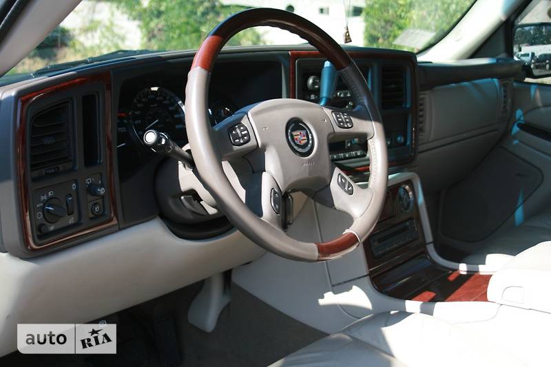 Внедорожник / Кроссовер Cadillac Escalade 2005 в Киеве