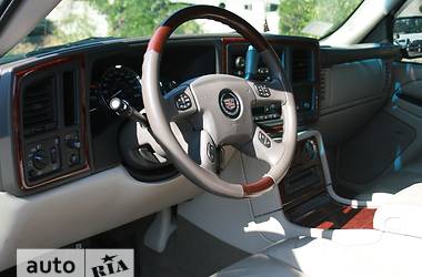 Внедорожник / Кроссовер Cadillac Escalade 2005 в 