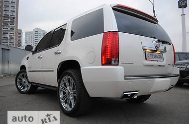 Внедорожник / Кроссовер Cadillac Escalade 2013 в 