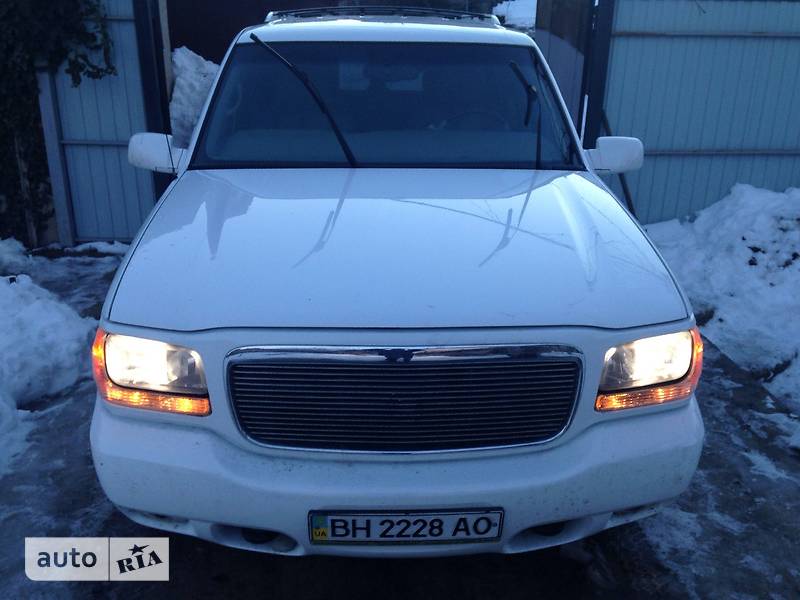 Внедорожник / Кроссовер Cadillac Escalade 2000 в 