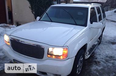 Внедорожник / Кроссовер Cadillac Escalade 2000 в 