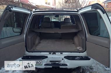 Внедорожник / Кроссовер Cadillac Escalade 2000 в 