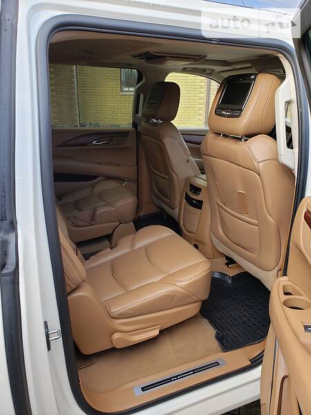 Внедорожник / Кроссовер Cadillac Escalade 2015 в Киеве