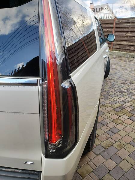 Внедорожник / Кроссовер Cadillac Escalade 2015 в Киеве