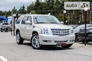 Внедорожник / Кроссовер Cadillac Escalade 2013 в Киеве