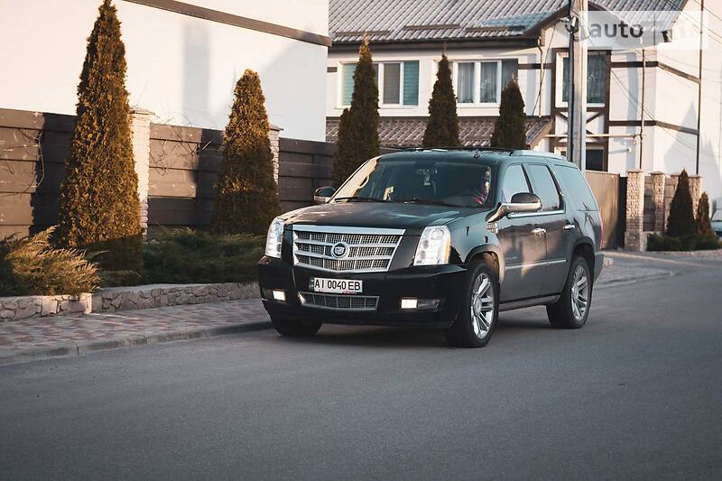 Внедорожник / Кроссовер Cadillac Escalade 2010 в Киеве