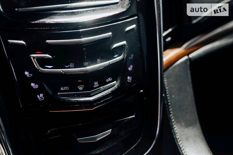 Позашляховик / Кросовер Cadillac Escalade 2015 в Тячеві