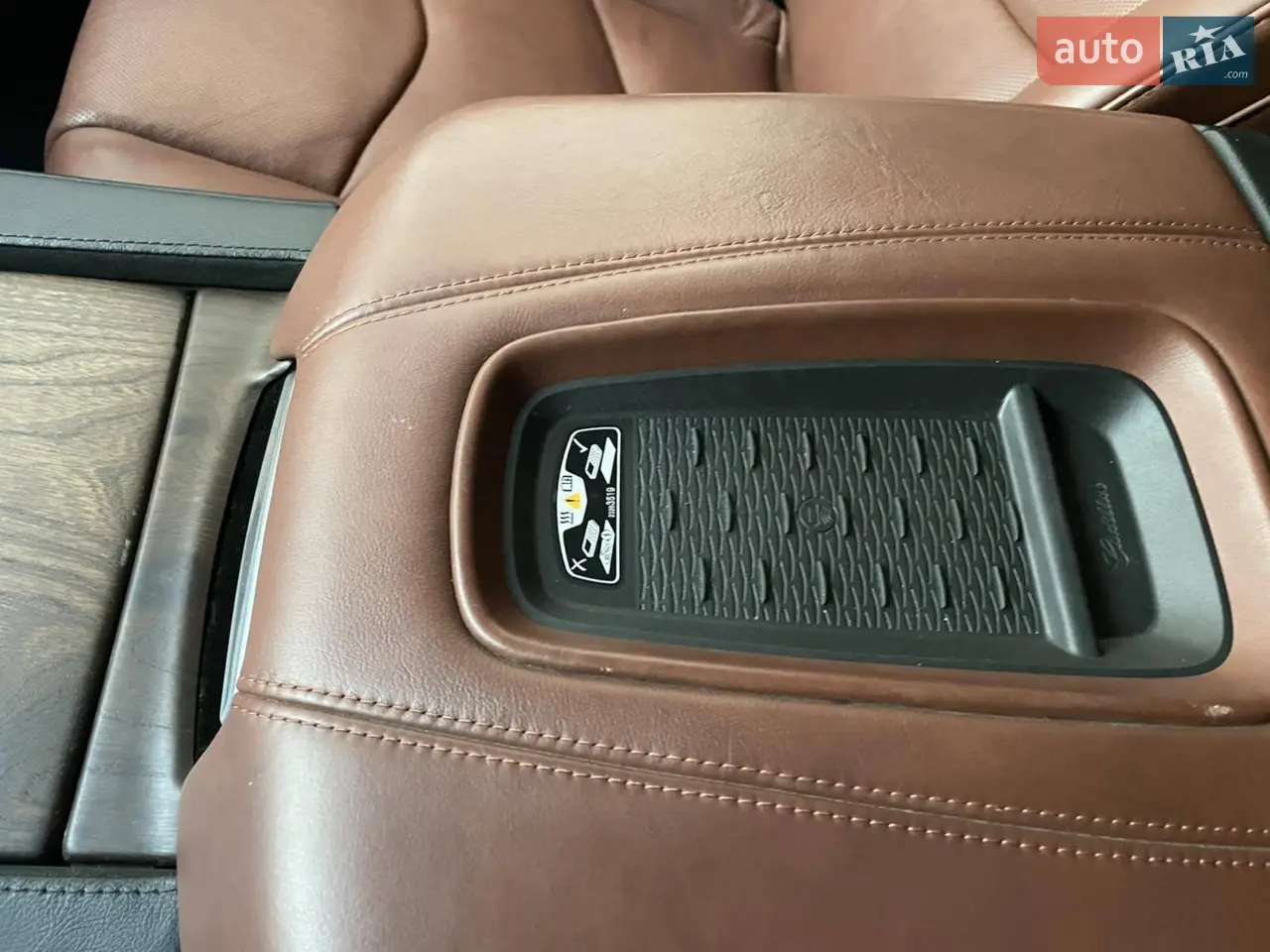 2016 Cadillac Escalade - мініатюра 20