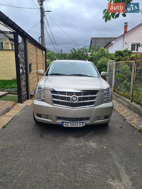 Внедорожник / Кроссовер Cadillac Escalade 2013 в Киеве
