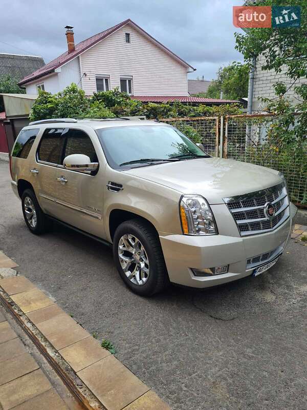 Внедорожник / Кроссовер Cadillac Escalade 2013 в Киеве