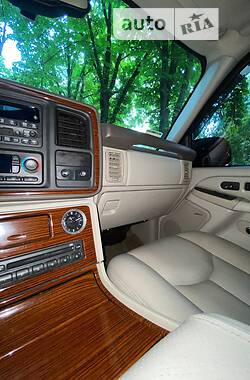 Внедорожник / Кроссовер Cadillac Escalade 2003 в 