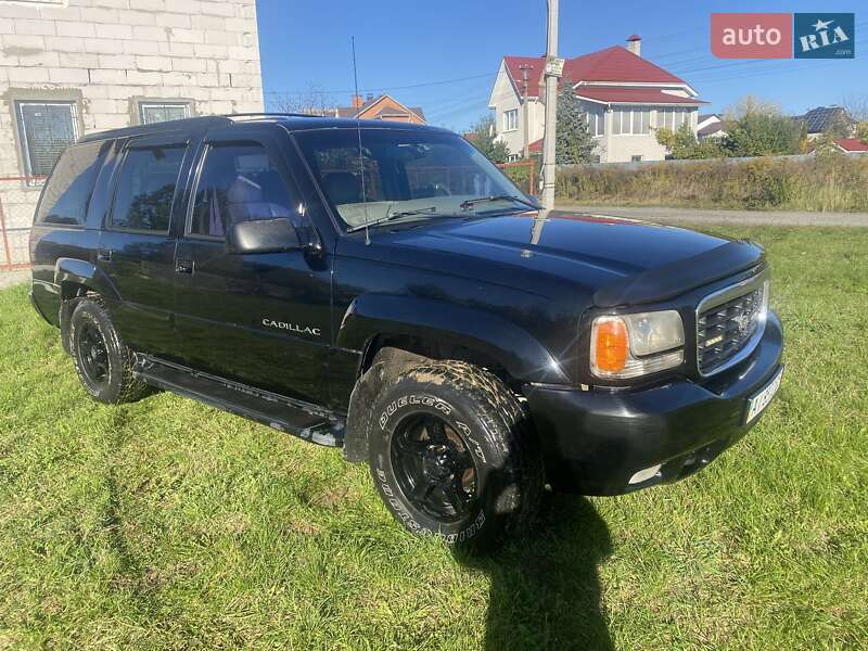 Внедорожник / Кроссовер Cadillac Escalade 2000 в Боярке