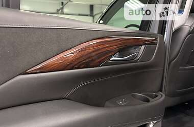 Внедорожник / Кроссовер Cadillac Escalade 2014 в Тернополе