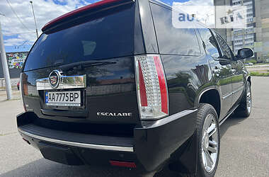 Внедорожник / Кроссовер Cadillac Escalade 2012 в Киеве